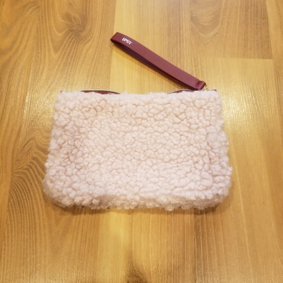 Ipsy December 2020 make up bag only fuzzy - Picture 1 of 3